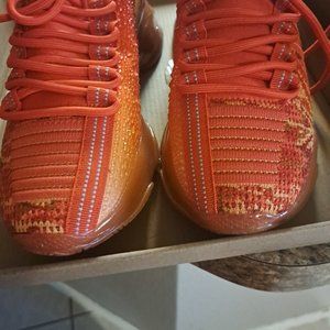 Steve Madden Women's Sz 8.5 Orange Camo